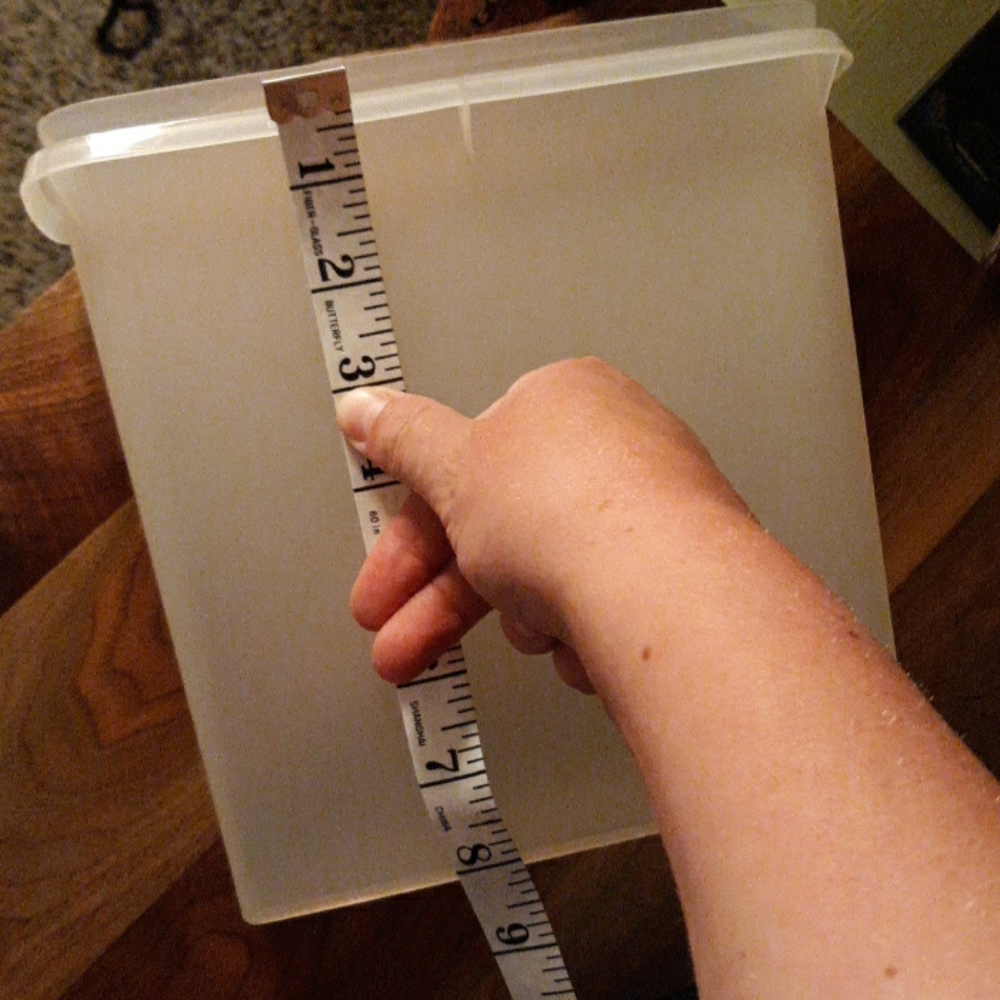 Tupperware cereal  container - Picture 8 of 9